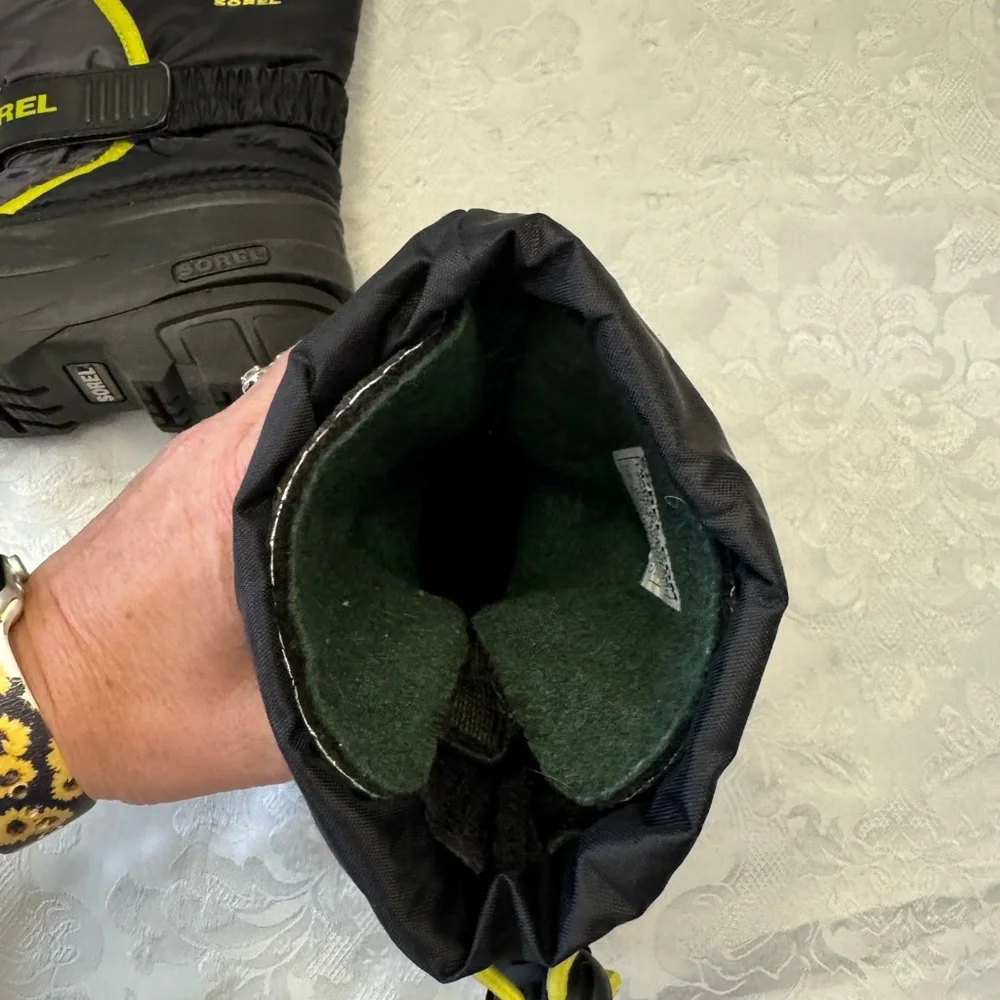 Sorel Children’s Flurry Snow Boot Black Yellow Kids‎ 11 Waterproof Warm